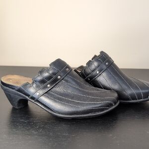 Naot Black Leather Clogs Size 35
